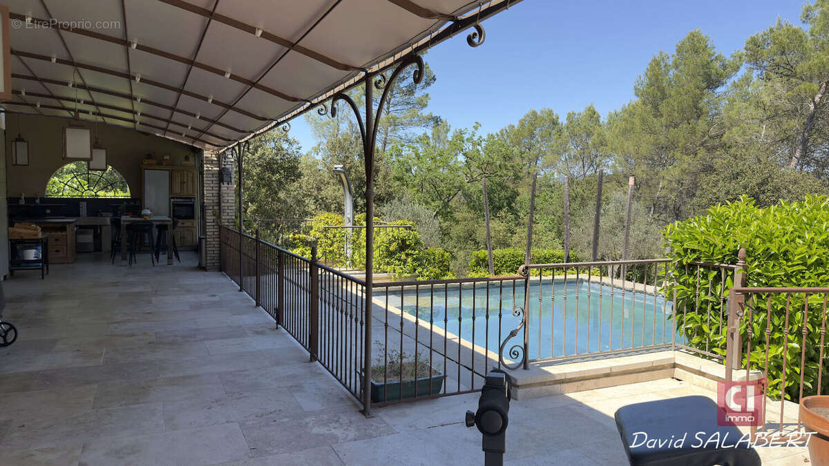 Le Thoronet - Propriété de 195 m² avec vaste réception, dépendance et sous-sol - photo 12
