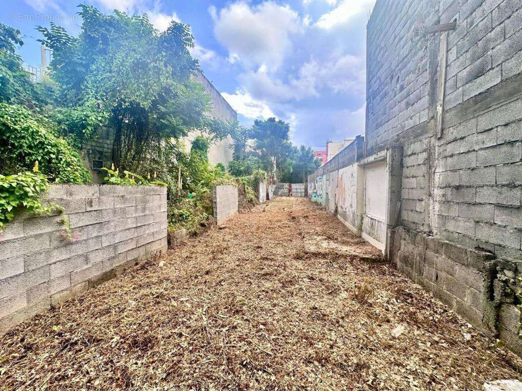 Terrain à POINTE-A-PITRE