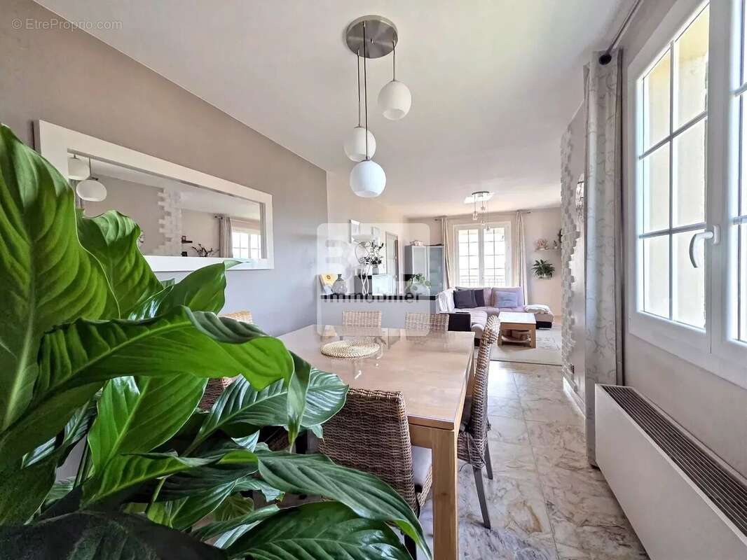 Maison à BAGNOLS-SUR-CEZE