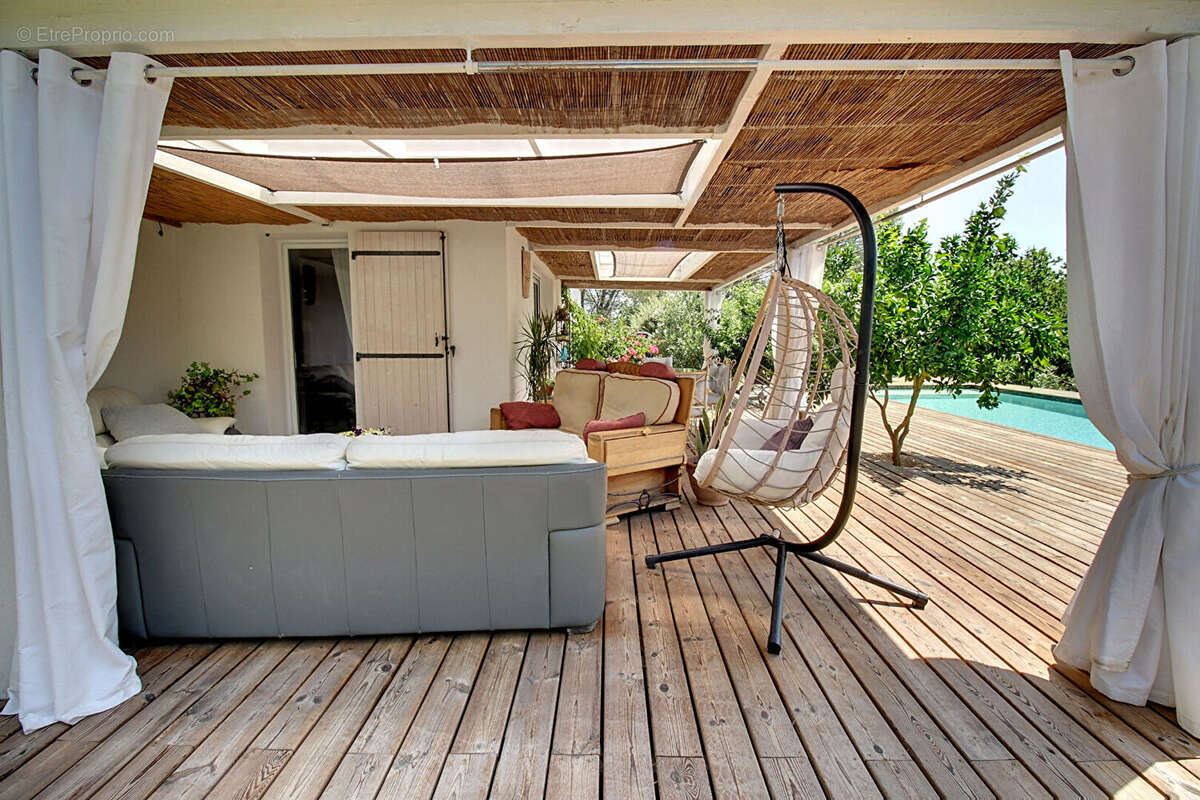 A VENDRE EN EXCLUSIVITÉ ! FIGANIÈRES Maison de plain-pied 126 m² 3 chambres Piscine et terrain de 2074 m² - photo 5
