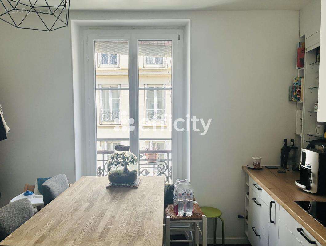 Appartement à PARIS-10E