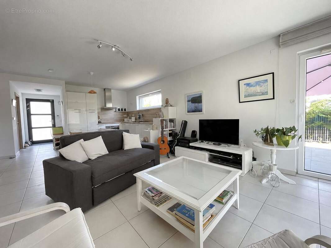 Maison 96 m² à Saint-Louis  - photo 6