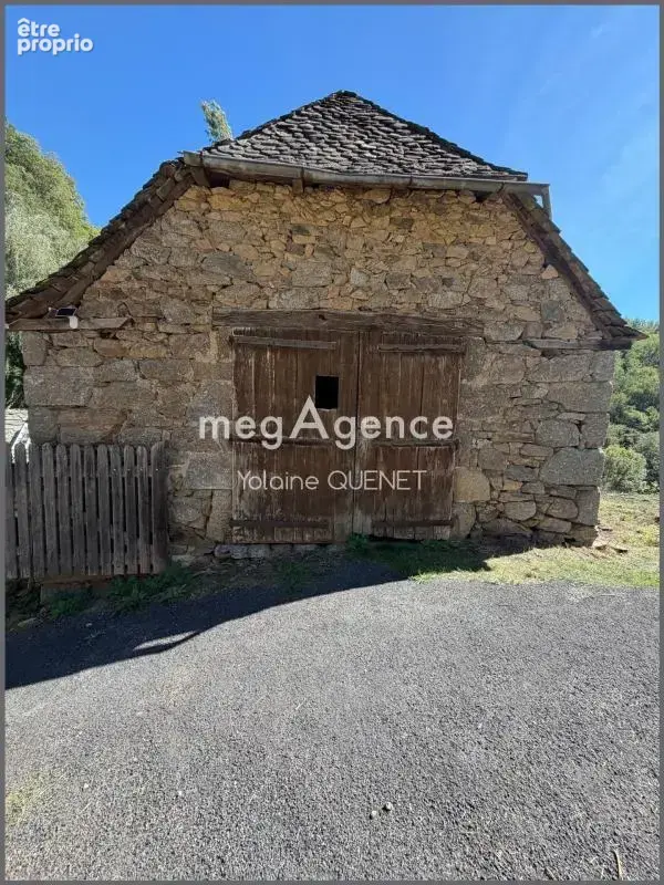 Ancien corp de ferme au milieu de la forêt - photo 2