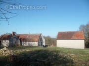 Parking à LA CHAPELLE-MONTMARTIN