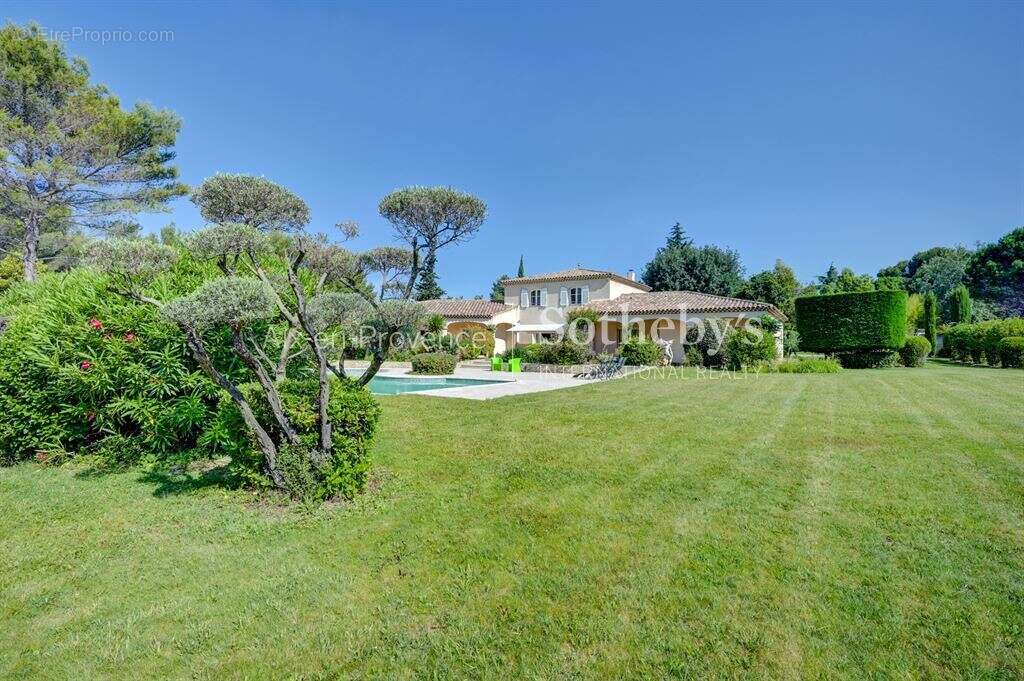 Maison d'exception - 280 m² à vendre à proximité d'Aix-en-Provence - photo 7