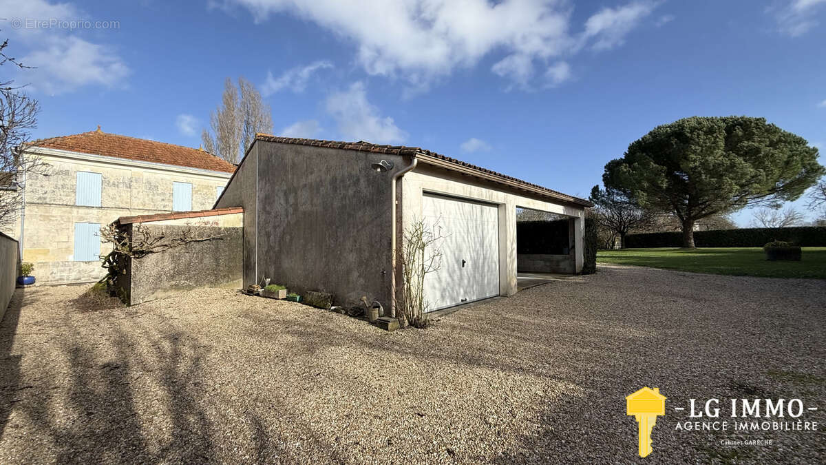 Maison à BRIE-SOUS-MORTAGNE