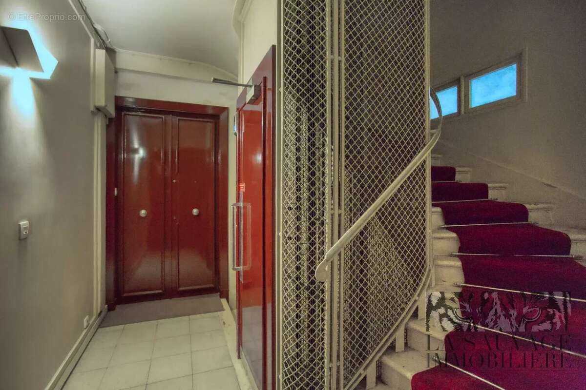 Appartement à PARIS-8E