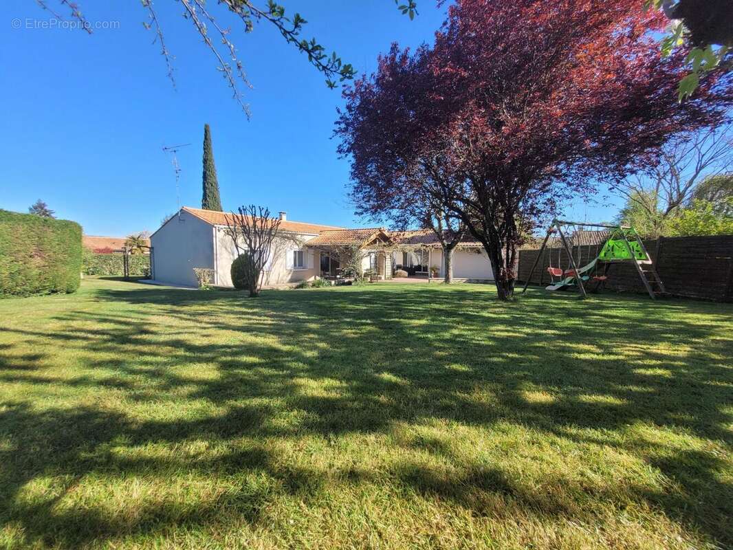 Photo 2 - Maison à VOUILLE