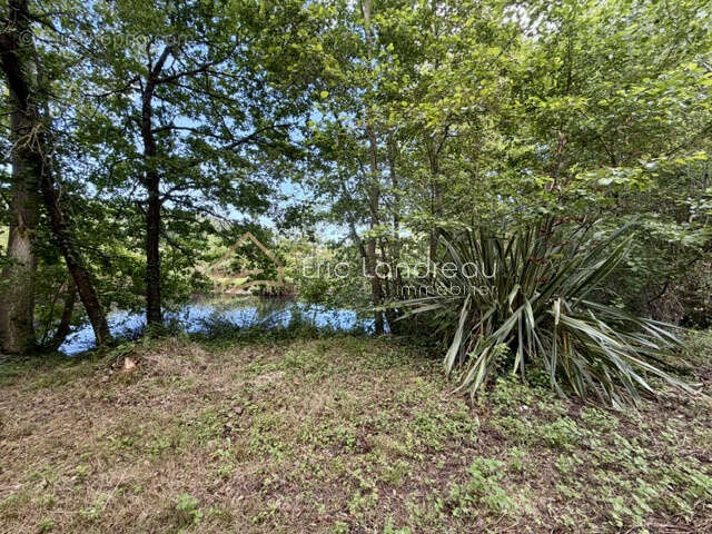 Terrain de 4575 m 2 avec un plan d'eau proche des commerces - photo 7
