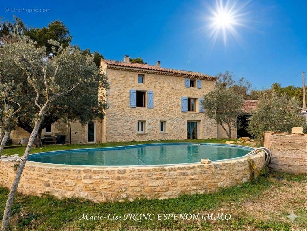 Maison à PERNES-LES-FONTAINES