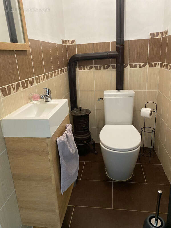 Maison à CAMIAC-ET-SAINT-DENIS