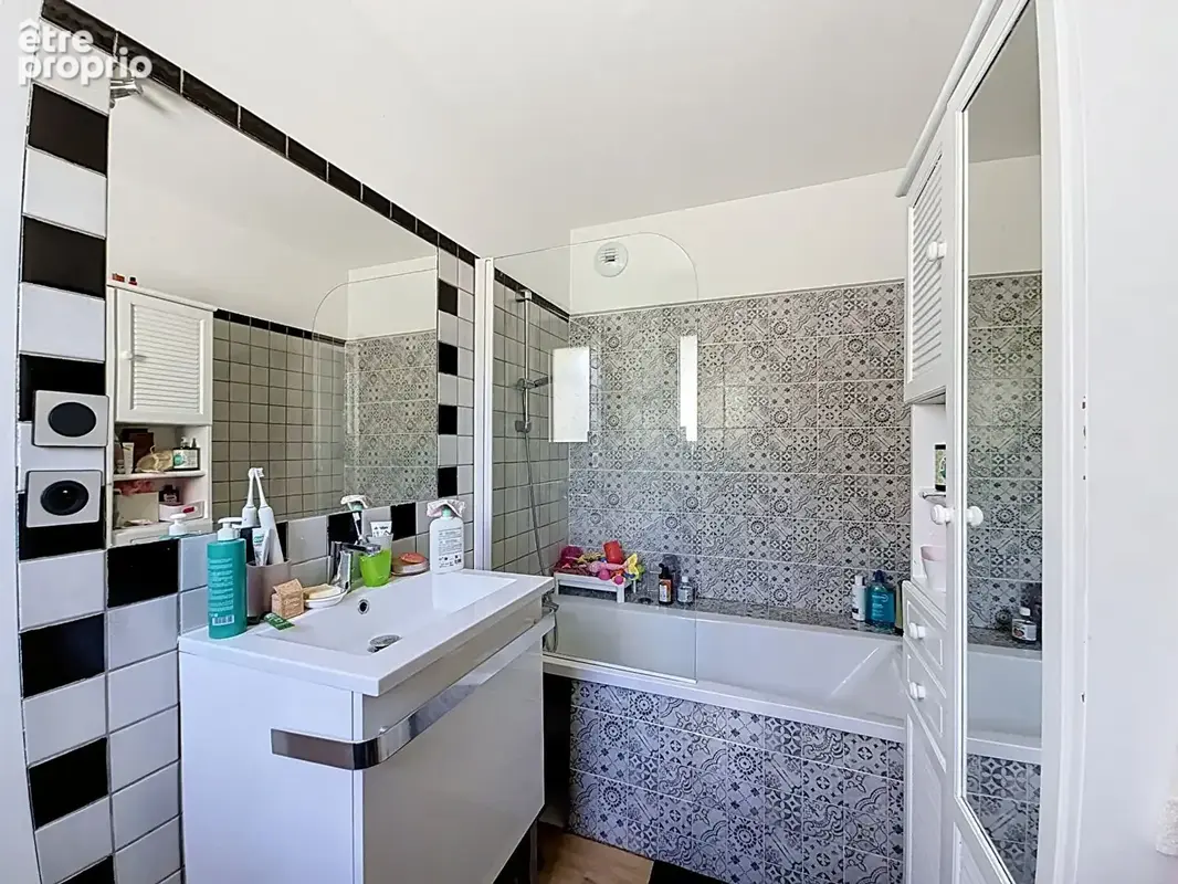 Charmante villa dans un écrin de verdure au calme , 3 chambre et un T2 indépendant, sous sol, piscine. - photo 18
