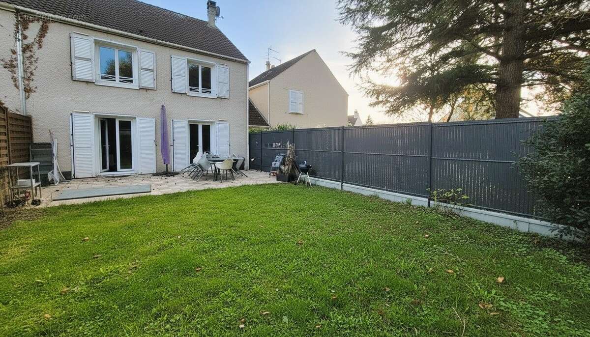 Maison à AULNAY-SUR-MAULDRE