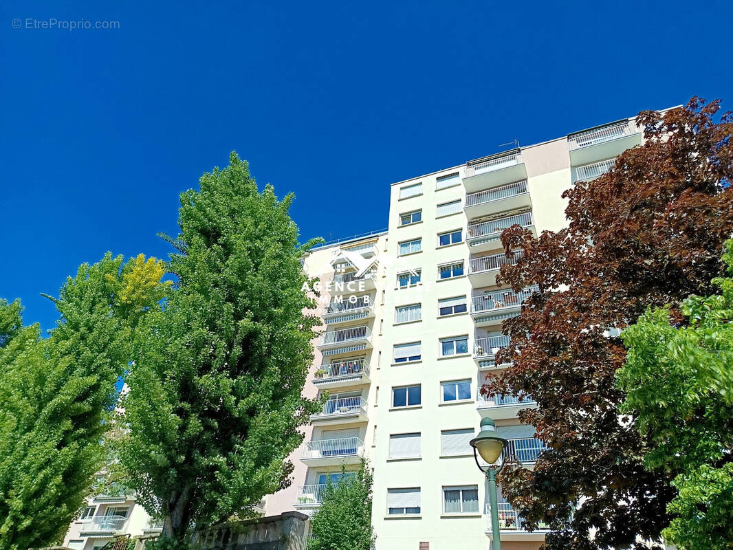 Appartement à CORBEIL-ESSONNES