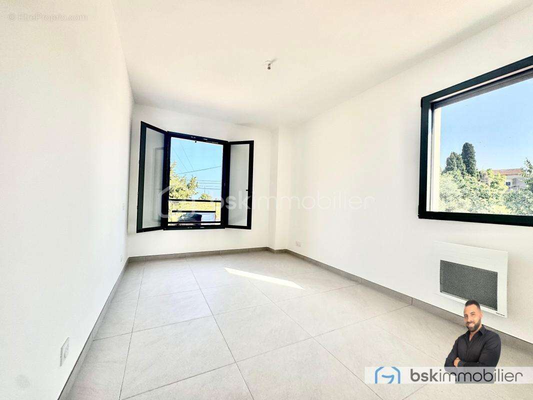 Maison à VIC-LA-GARDIOLE