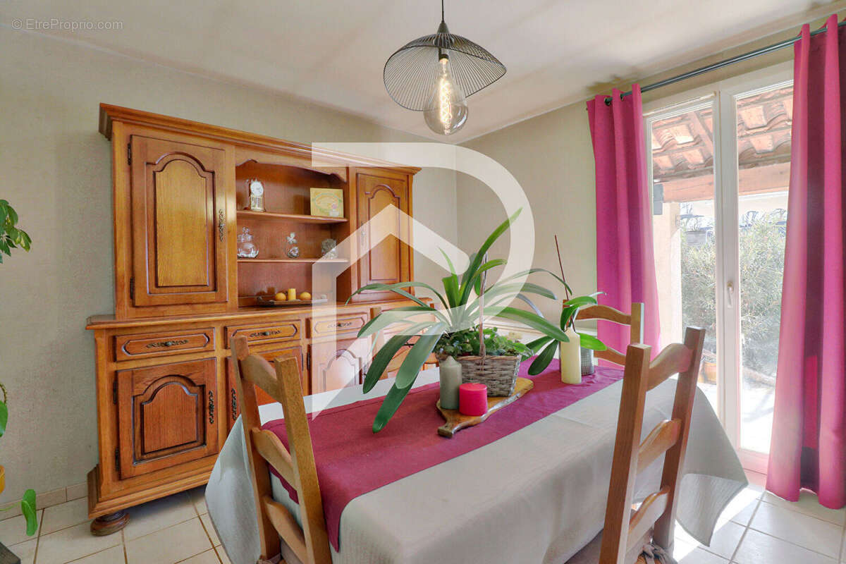 Maison à VINON-SUR-VERDON