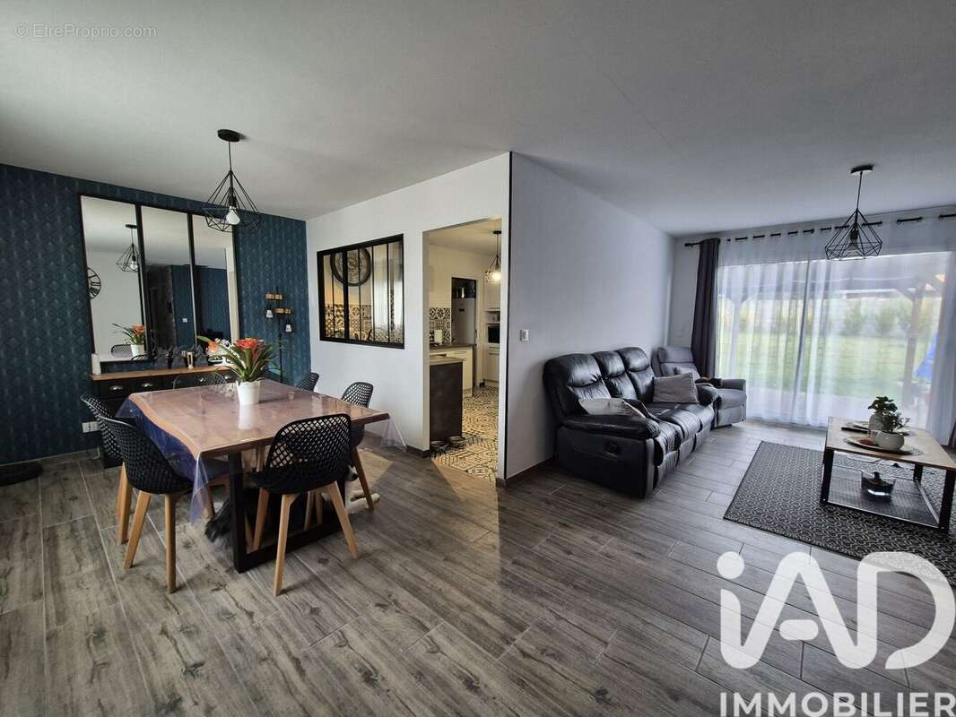 Maison 108 m² à Saint-Eugene  - photo 3