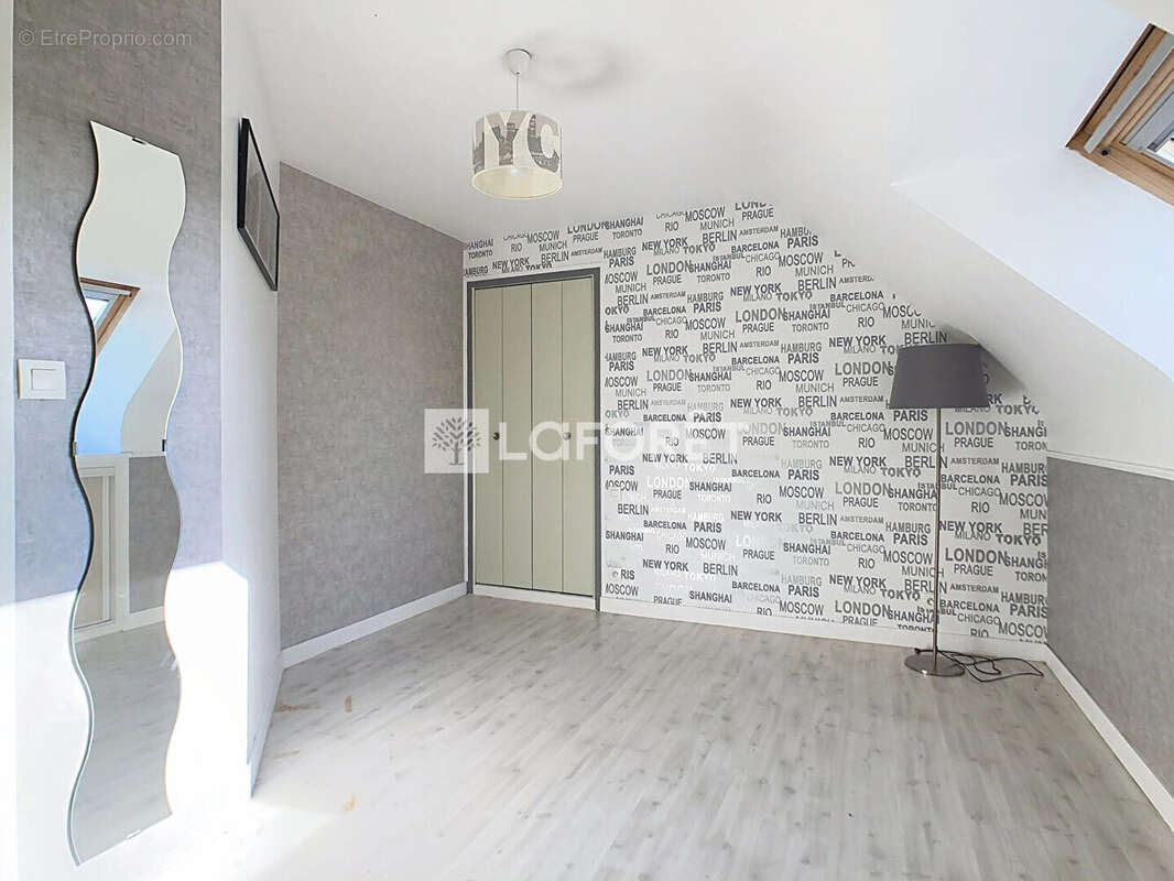 Maison à SAINT-ETIENNE-DU-GUE-DE-L&#039;ISLE