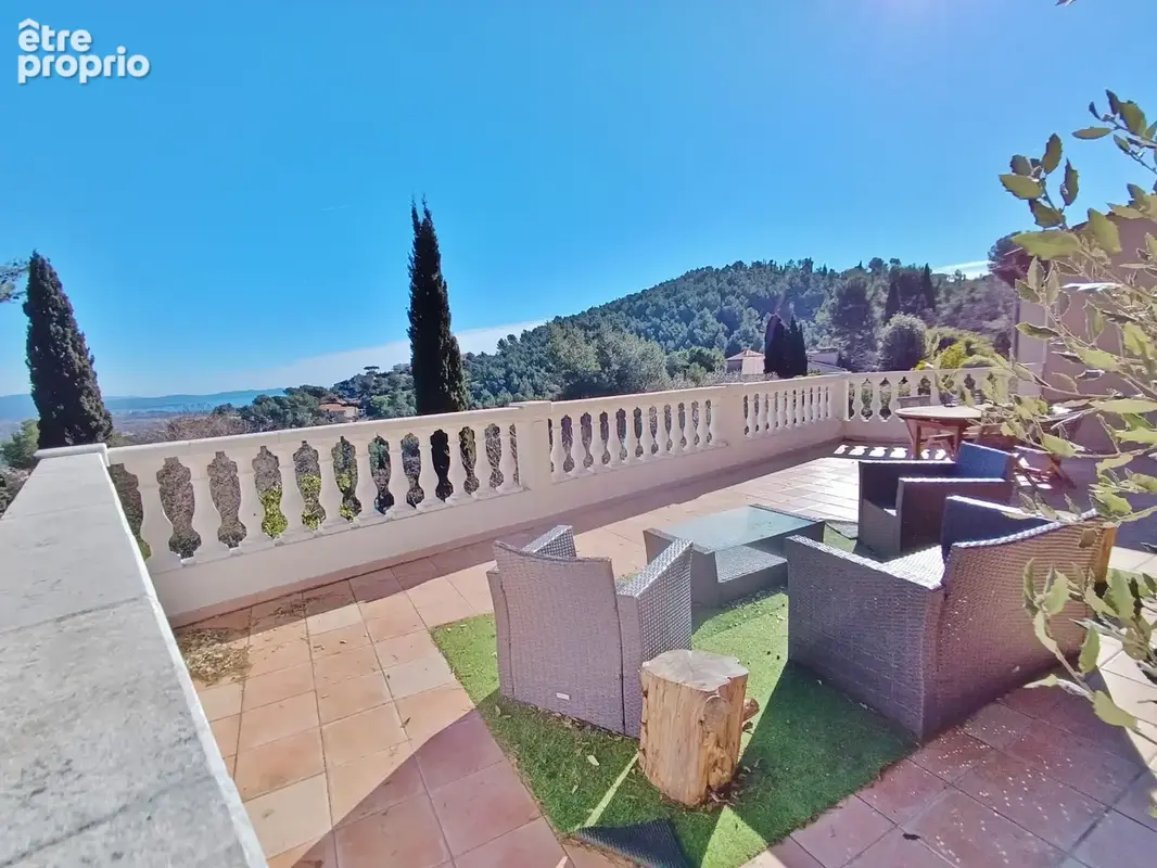 Villa vue degagee - mer - secteur prise - hyeres - piscine - lumineuse - photo 10
