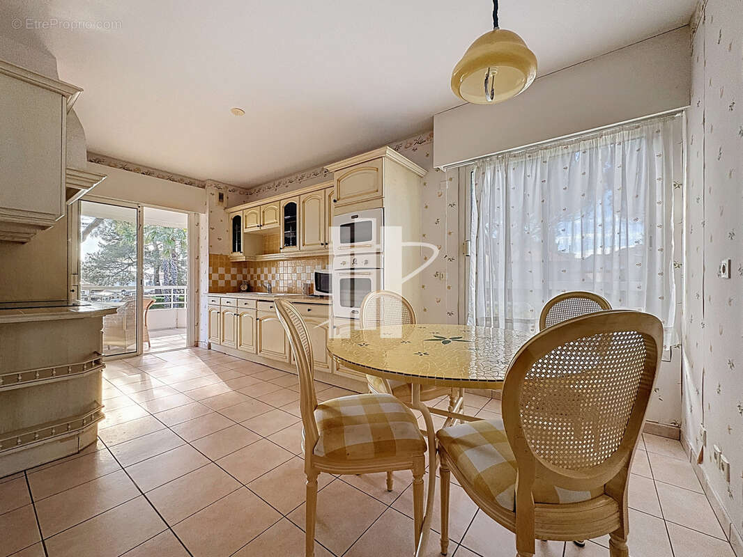 - Appartement type 5 Pièces  - Cœur de Boulouris - Résidence Prestigieuse - - photo 10