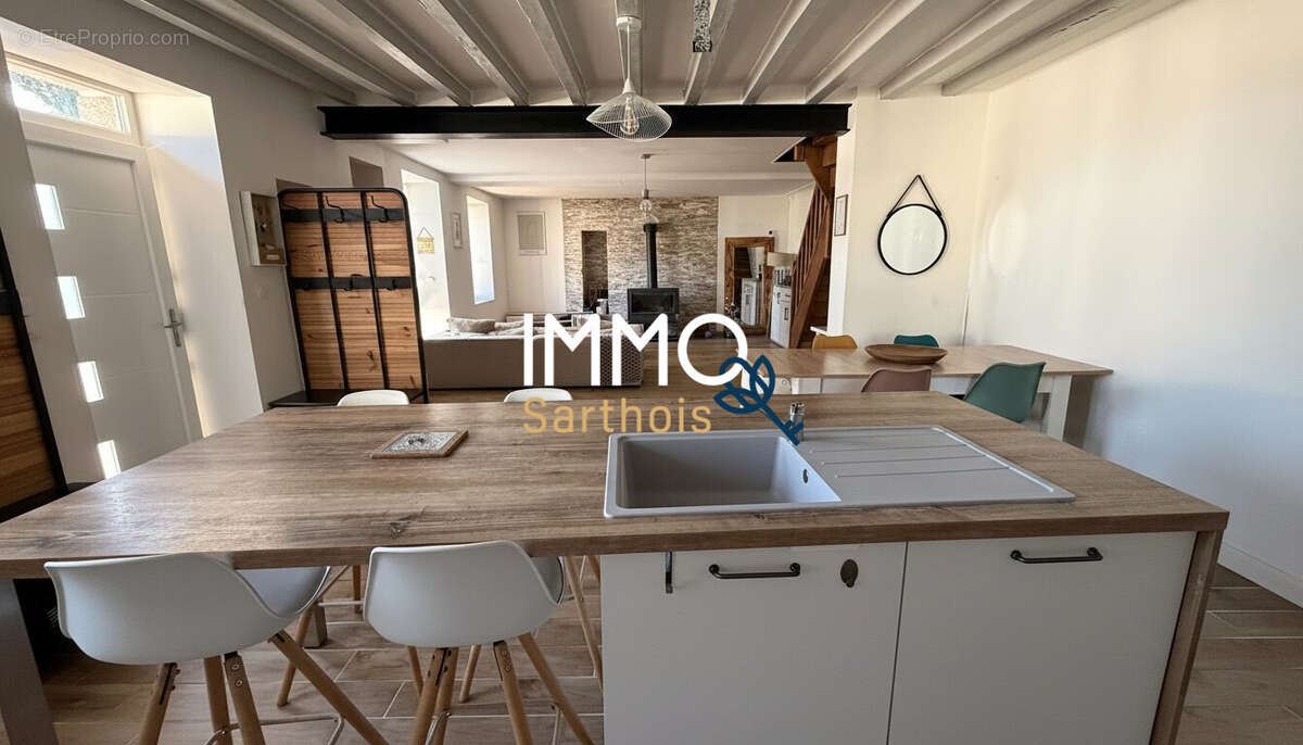 Maison 98 m² à Mayet  - photo 4