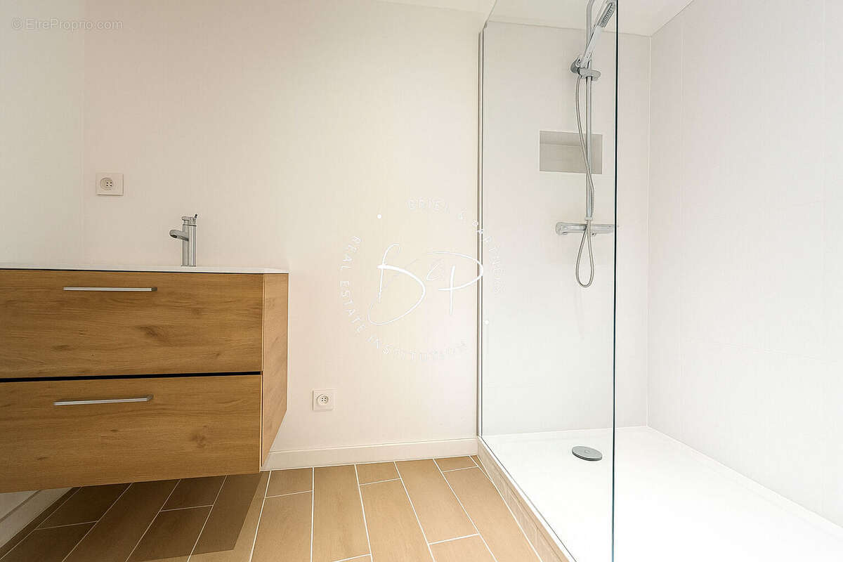 Appartement à CARCES