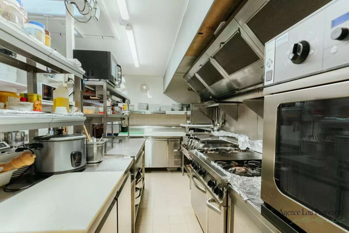 Commerce à SAINTES-MARIES-DE-LA-MER