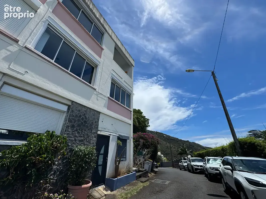 A VENDRE - Saint-Denis Bellepierre - Maison mitoyenne T6 avec varangue et vue mer - photo 18