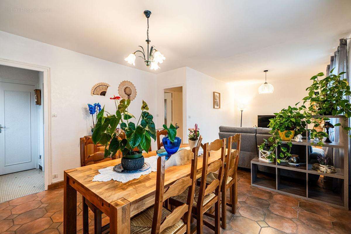 Maison à VARENNES-VAUZELLES