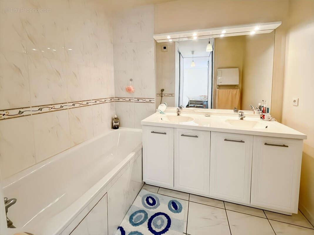 Appartement à PAREMPUYRE