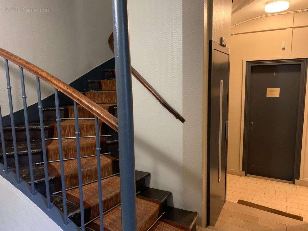 Appartement à PARIS-17E