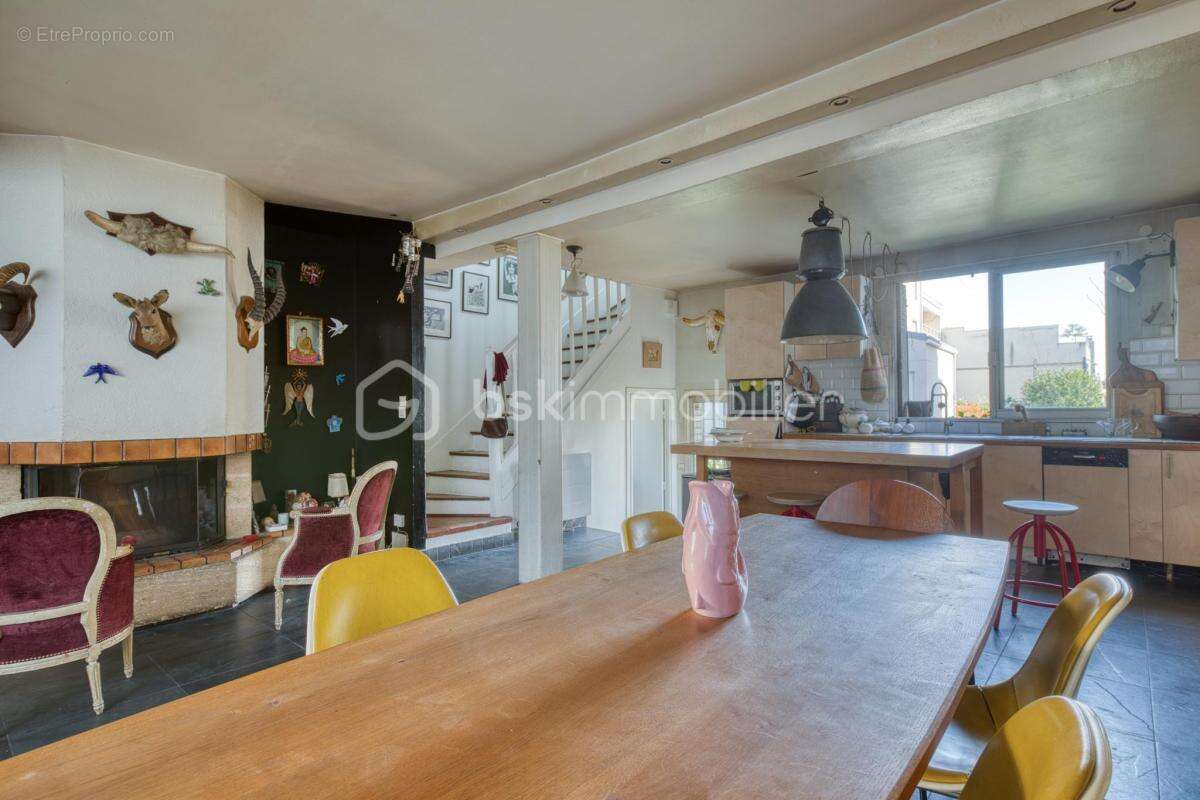 Maison de ville T5 (4 chambres) de 155 m2 - VILLA CHASSAGNOLLE - LES LILAS - photo 8
