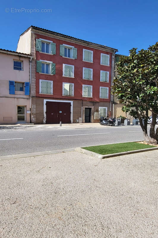 Appartement à SOLLIES-PONT