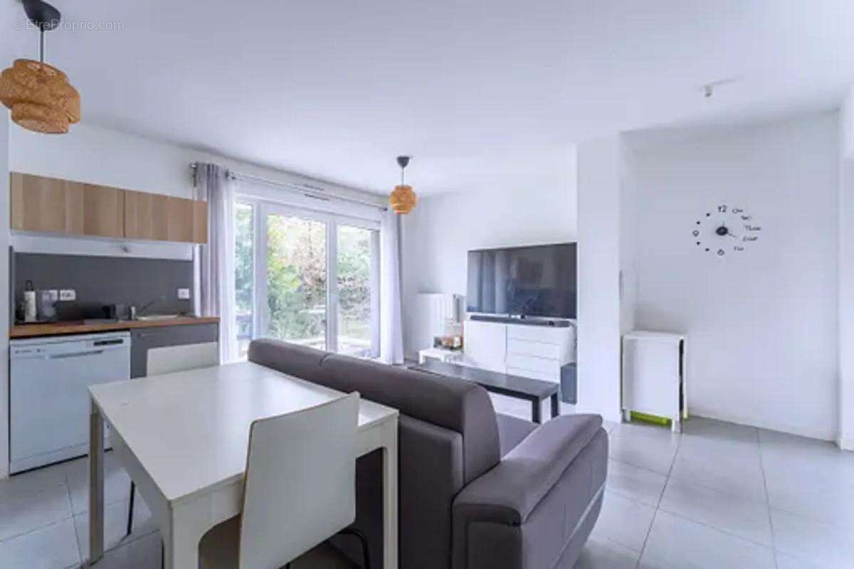 Appartement à PAREMPUYRE