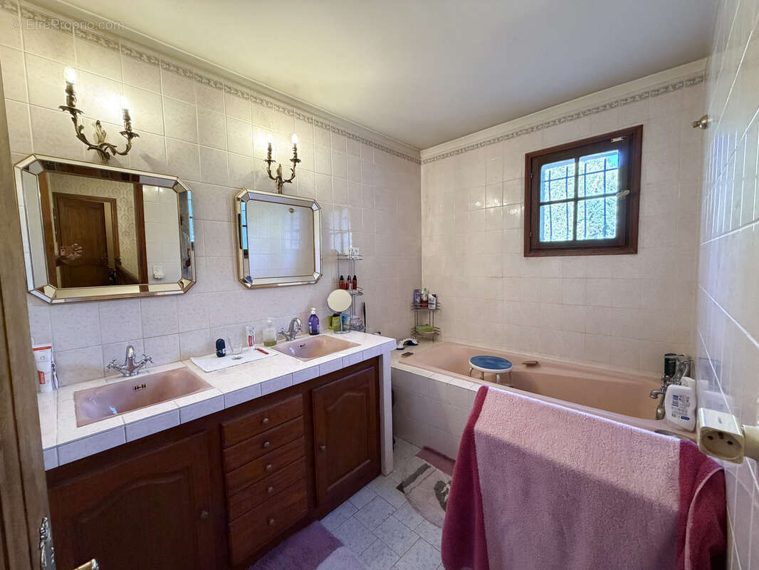 Maison à SAINT-MAXIMIN-LA-SAINTE-BAUME