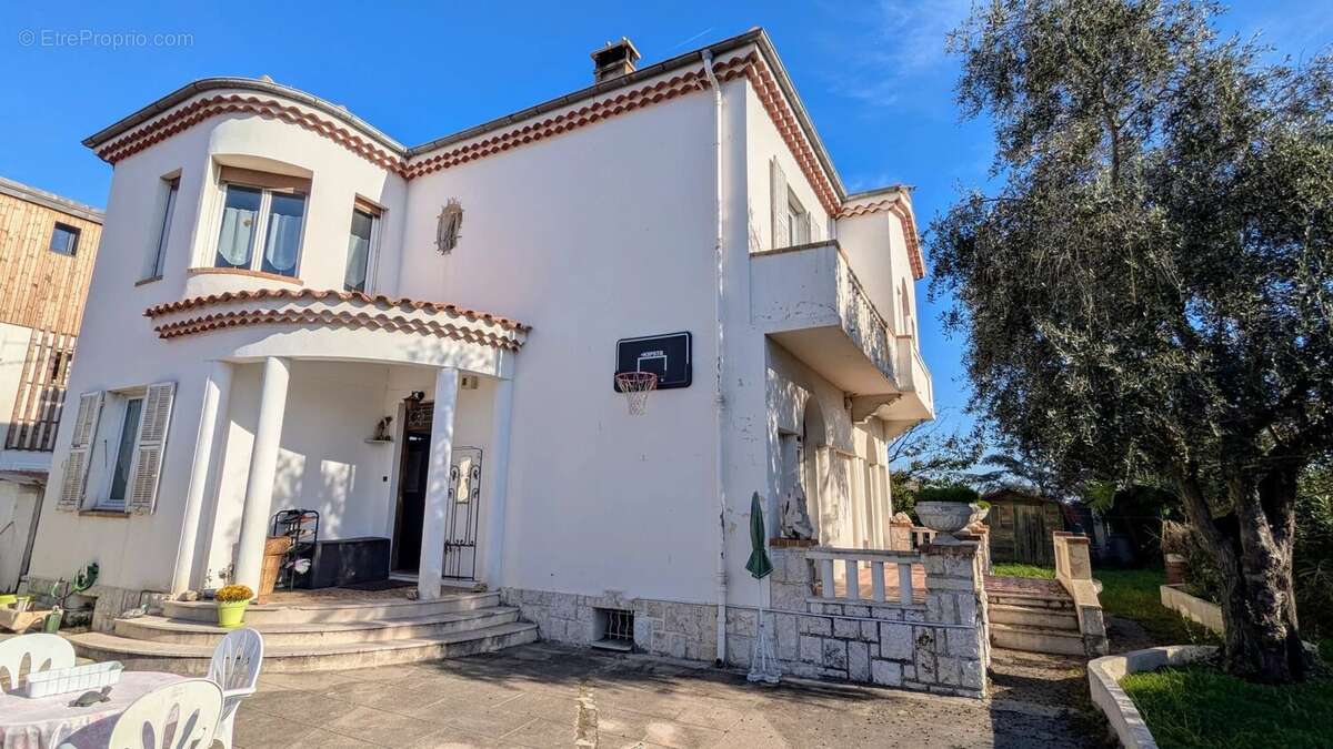 Maison à SAINT-LAURENT-DU-VAR