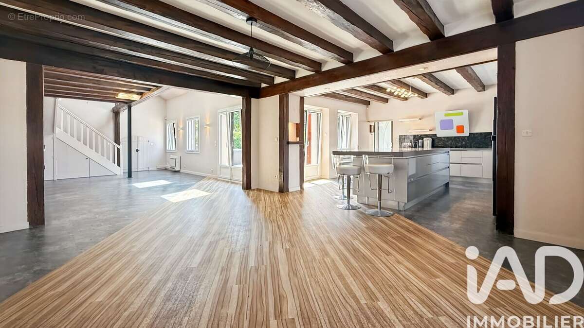 Photo 4 - Commerce à EVRY-GREGY-SUR-YERRE