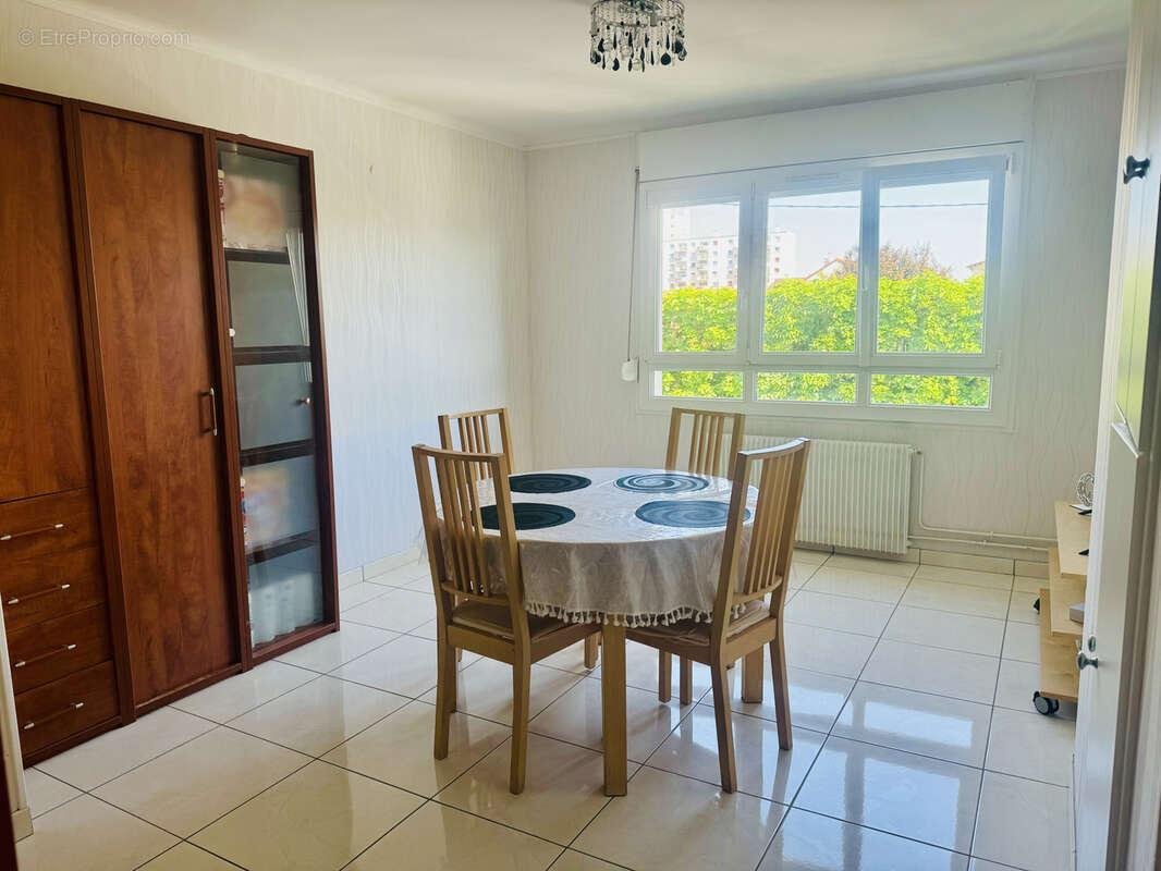 Appartement à SARTROUVILLE