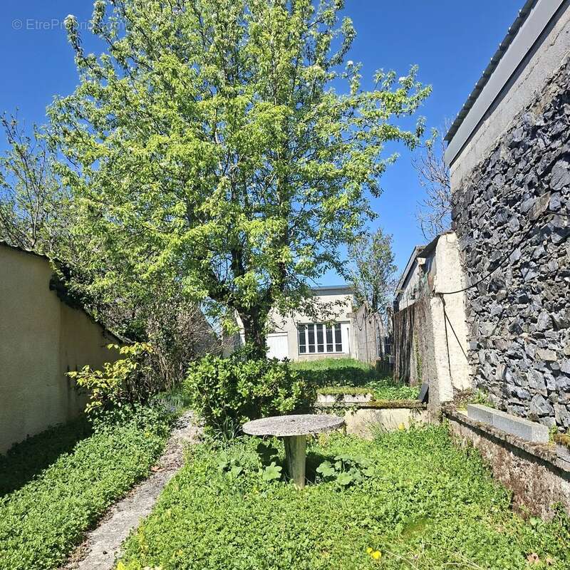 Maison à SAINT-PIERRE-DE-TRIVISY