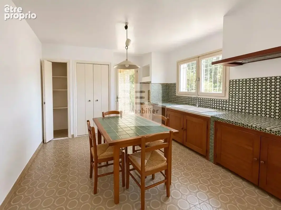 Sur les hauteur de Bagnols-sur-Cèze, belle villa de 5 chambres avec terrain de 1800 m2 - photo 10