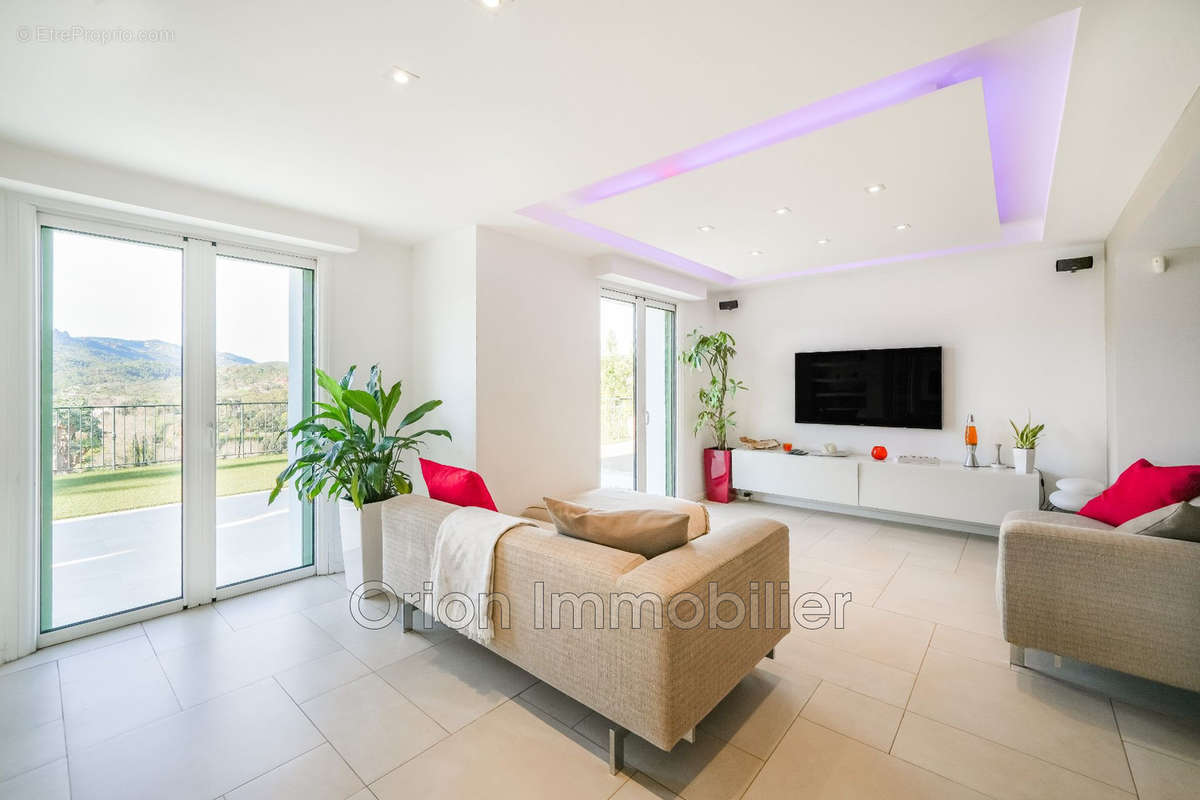 Maison à MANDELIEU-LA-NAPOULE