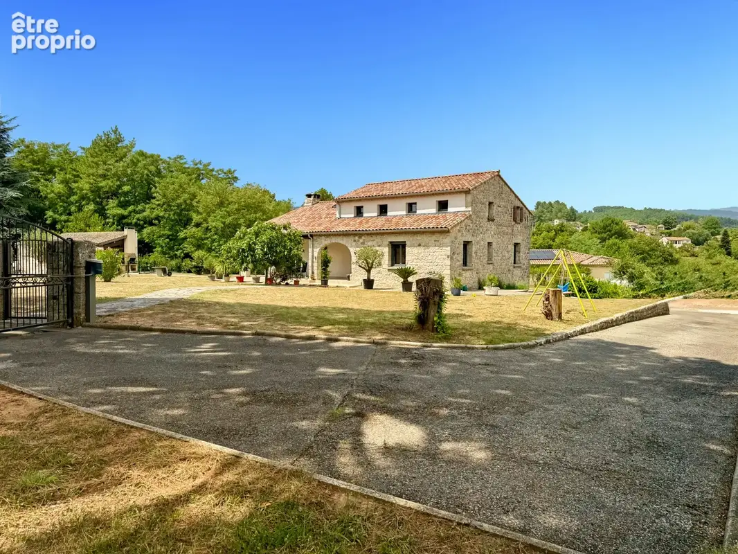 Superbe Maison en Pierre   Entièrement Rénovée   6 Chambres   Piscine   124 m2 de Garage & Ateliers   Terrain - photo 5