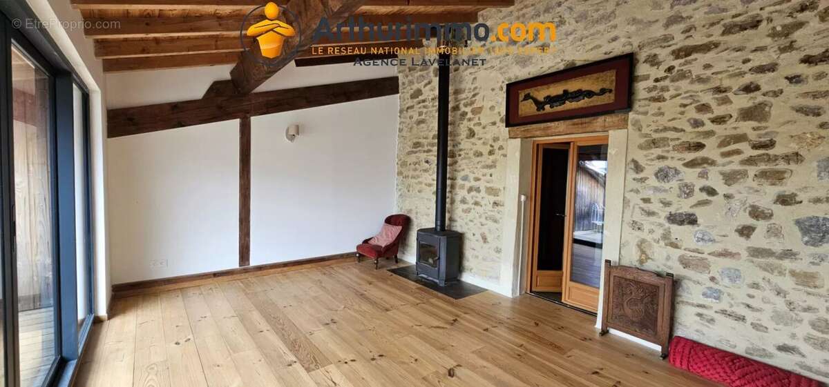 Magnifique maison de trois chambres dans une ancienne grange en pierre, avec jardin et terrasse sur le toit. - photo 9