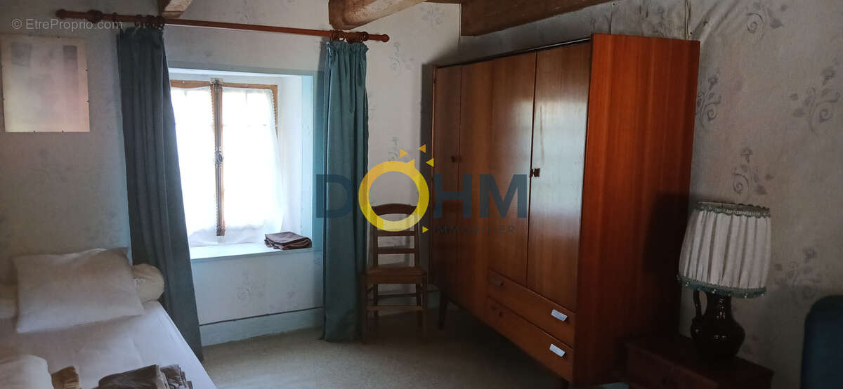 A vendre maison de bourg en pierre avec garage et jardin - photo 17