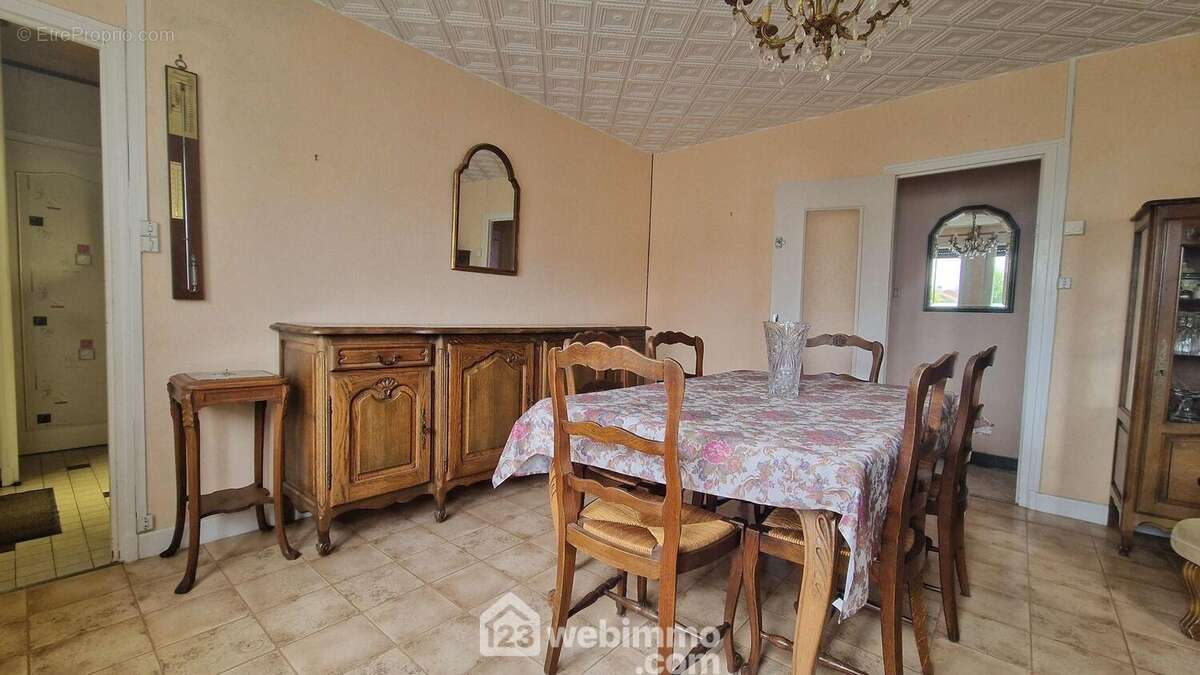 Son espace salle à manger et... - Maison à LAON