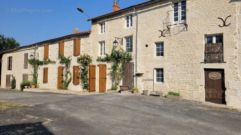 Maison à MAUZE-SUR-LE-MIGNON