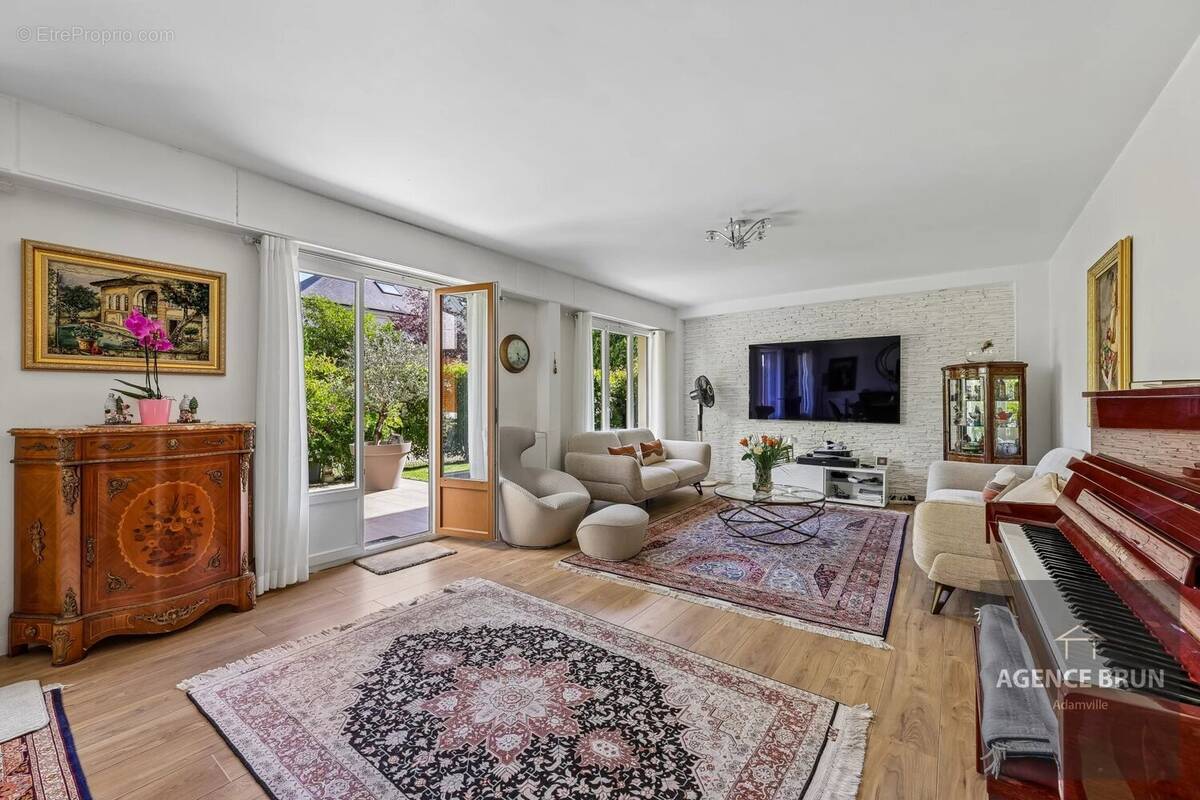Appartement à SAINT-MAUR-DES-FOSSES