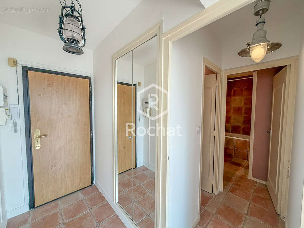Lyon 3   part-dieu - appartement rénové de 40,64m2 hab. avec balcon   garage fermé + cave - photo 13