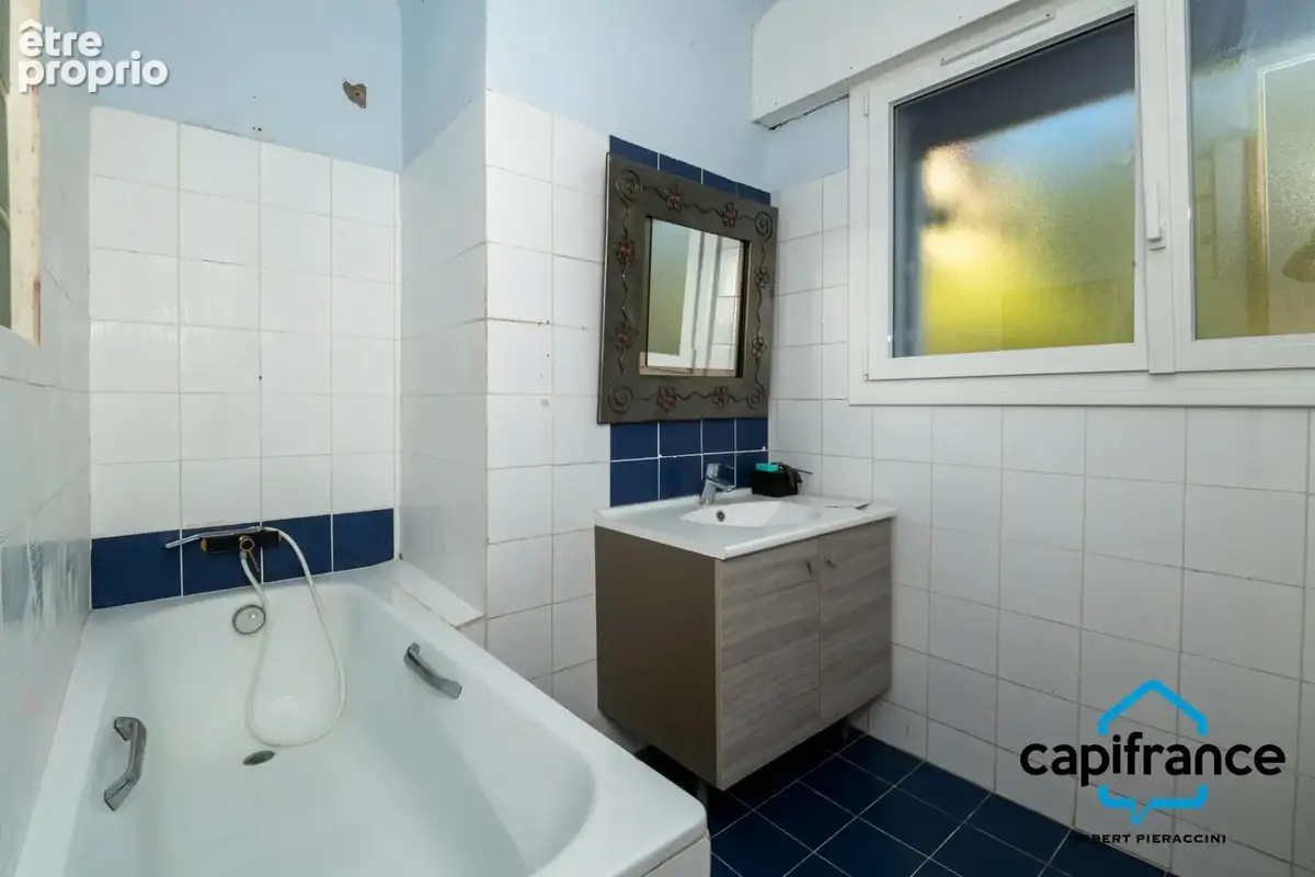 Bormes les mimosas 83 Maison constituée par deux appartements , le lot 1 et 2 constitué par un appartement et 387 m2 - photo 11
