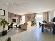 Maison à SAINT-MACAIRE-EN-MAUGES